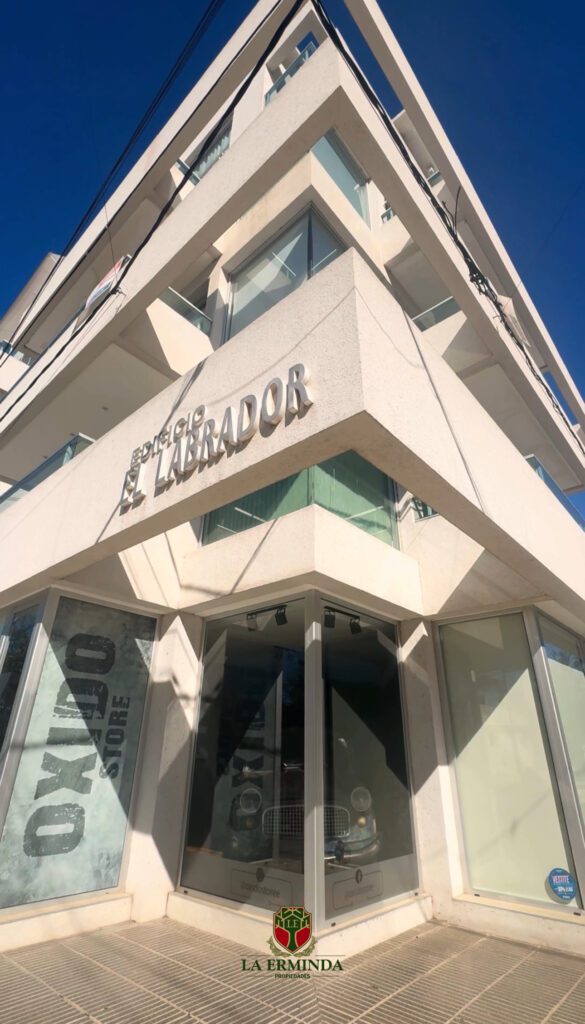 Sarmiento y 3 de Febrero